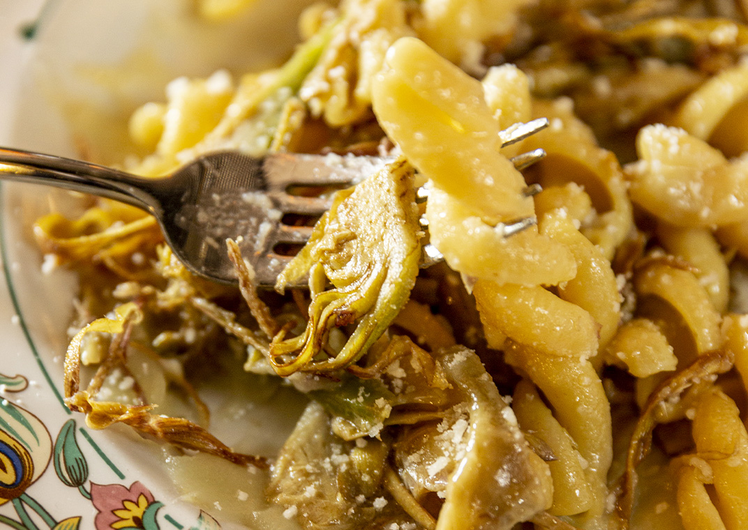 il-gran-fusillo-voiello-n-180-con-carciofo-violetto-di-castellammare-su-crema-di-patate-al-limone