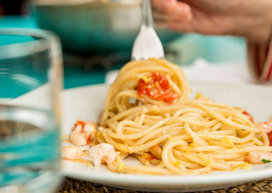 il-gran-spaghetto-voiello-n-105-con-gamberetti-di-nassa-di-crapolla-al-profumo-di-limone