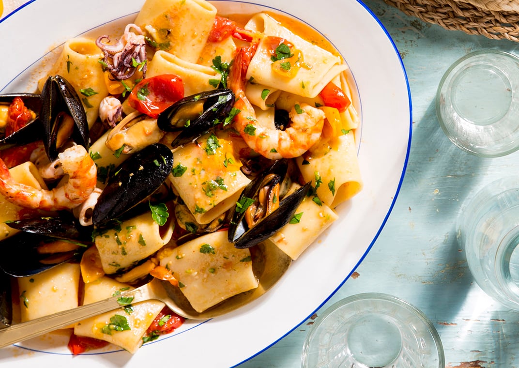 il-pacchero-voiello-n-123-ai-frutti-di-mare-peperoncino-e-datterini