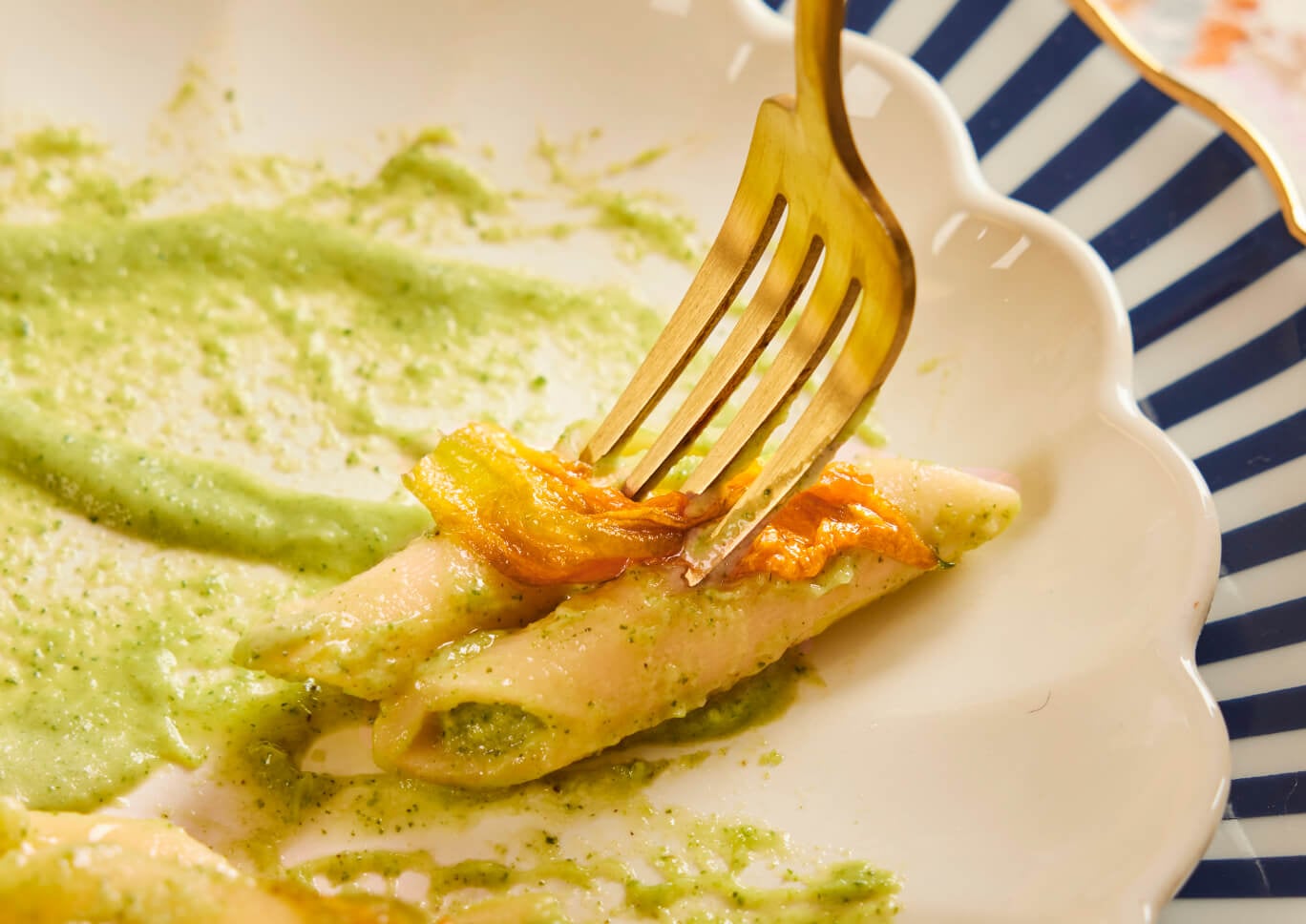 la-gran-penna-ruvida-n-200-con-zucchine-e-fiori-di-zucca