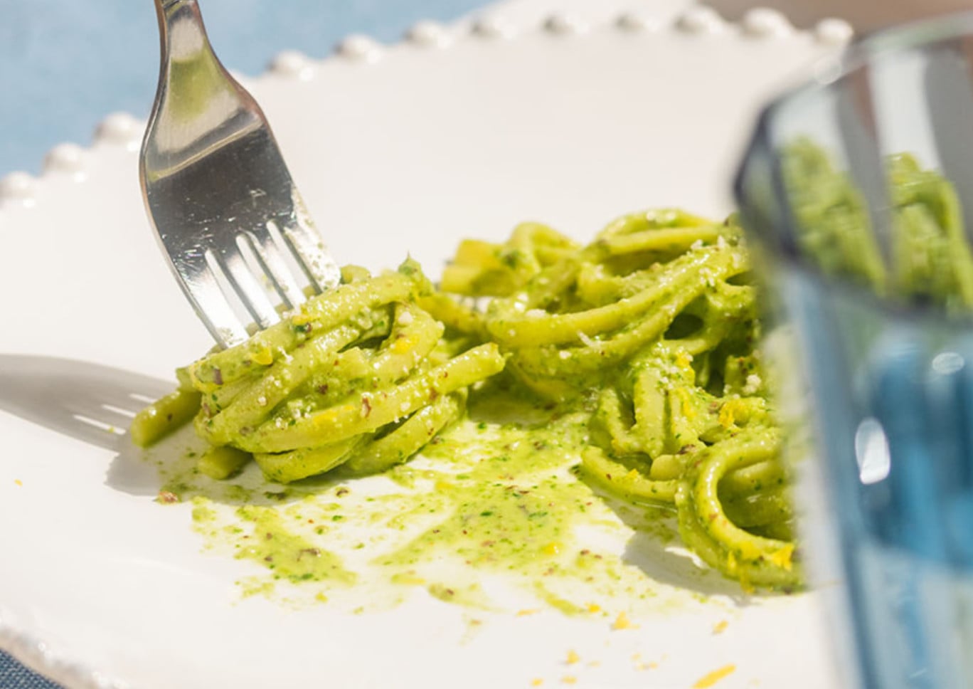 linguine-n-112-con-pesto-di-mandorle-e-limoni