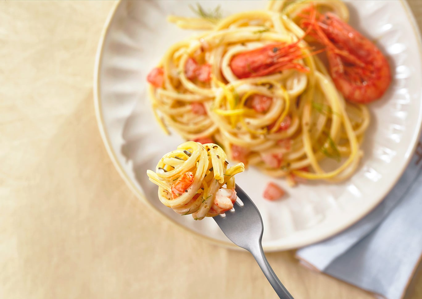 spaghettone-innamorato-n-108-cacio-e-pepe-con-gambero-rosso-al-sale-rosa
